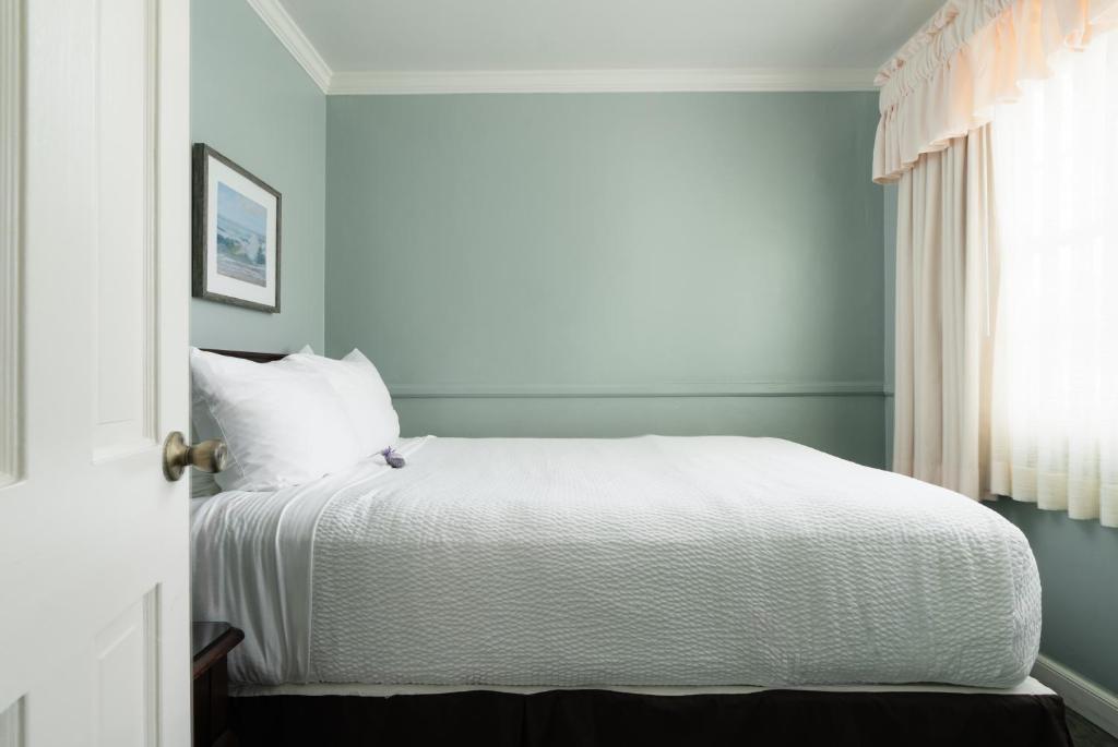 Lavender Inn by the Sea - 