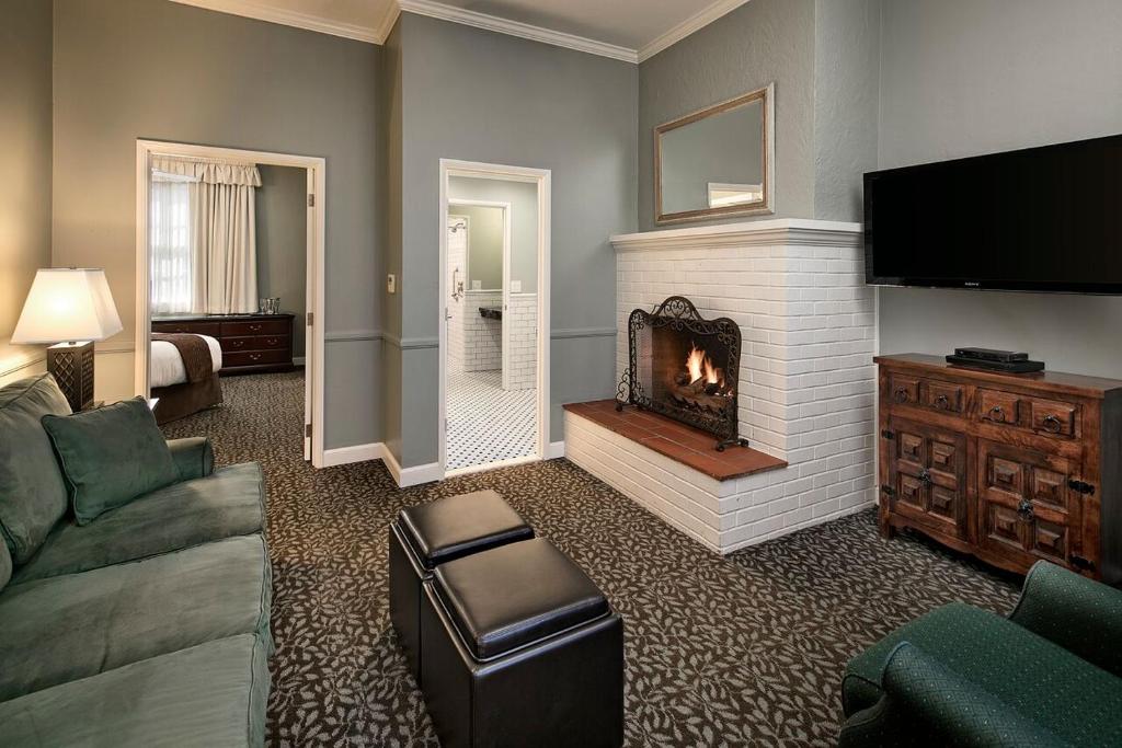 Lavender Inn by the Sea - 
