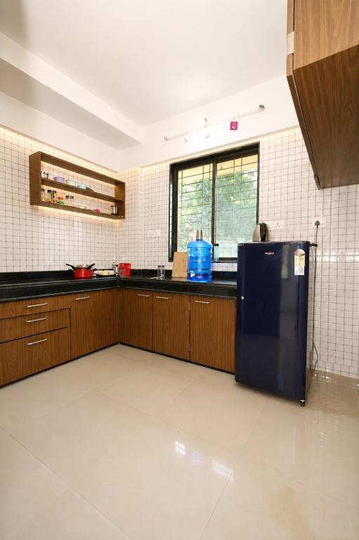 Newly built Spacious & Luxurious 1650 sft 2BHK with AC, fully functional kitchen, car parking in Tirupati near Railway Station photo