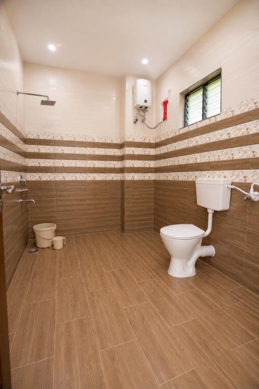 Newly built Spacious & Luxurious 1650 sft 2BHK with AC, fully functional kitchen, car parking in Tirupati near Railway Station photo