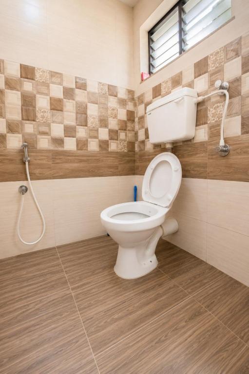 Newly built Spacious & Luxurious 1650 sft 2BHK with AC, fully functional kitchen, car parking in Tirupati near Railway Station photo