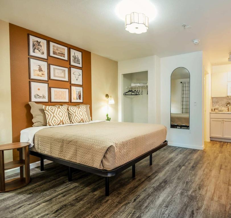a bedroom with a large bed in a room at Chic AZ Studio Travel Nurses Welcome in Cashion