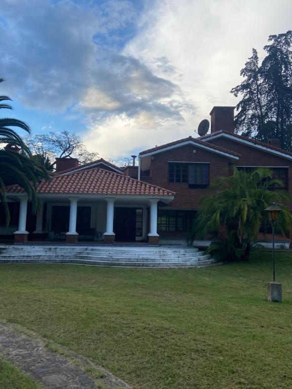 a house with a palm tree in the yard at la casona de yala in Yala
