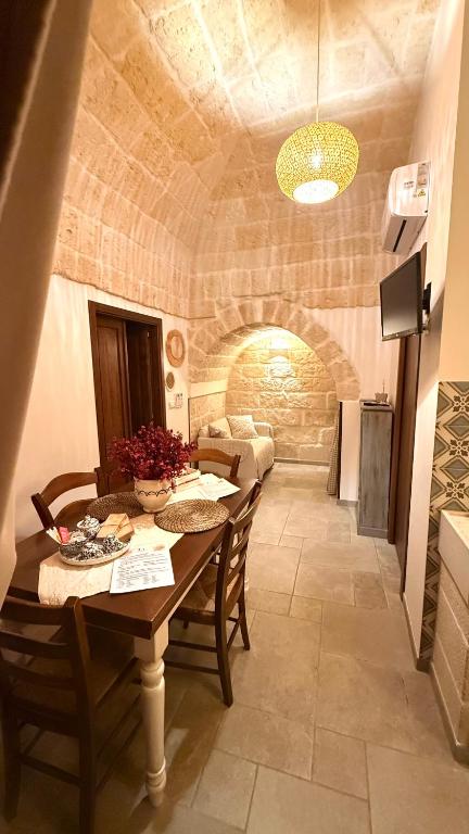 a kitchen and dining room with a table and a couch at Luxury Vittoria in Ceglie Messapica
