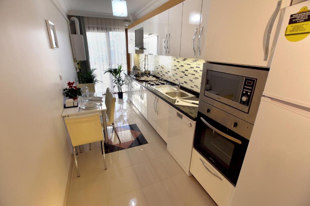 Kuchyň nebo kuchyňský kout v ubytování Ugur Termal Residence