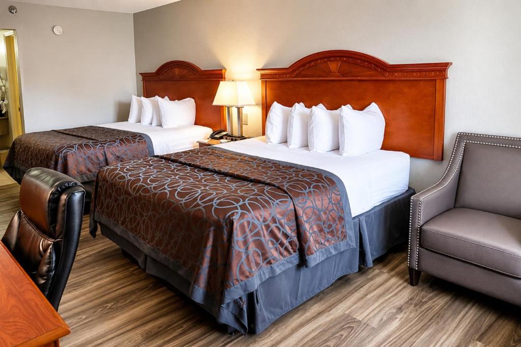 Days Inn by Wyndham Apple Valley Pigeon Forge/Sevierville photo