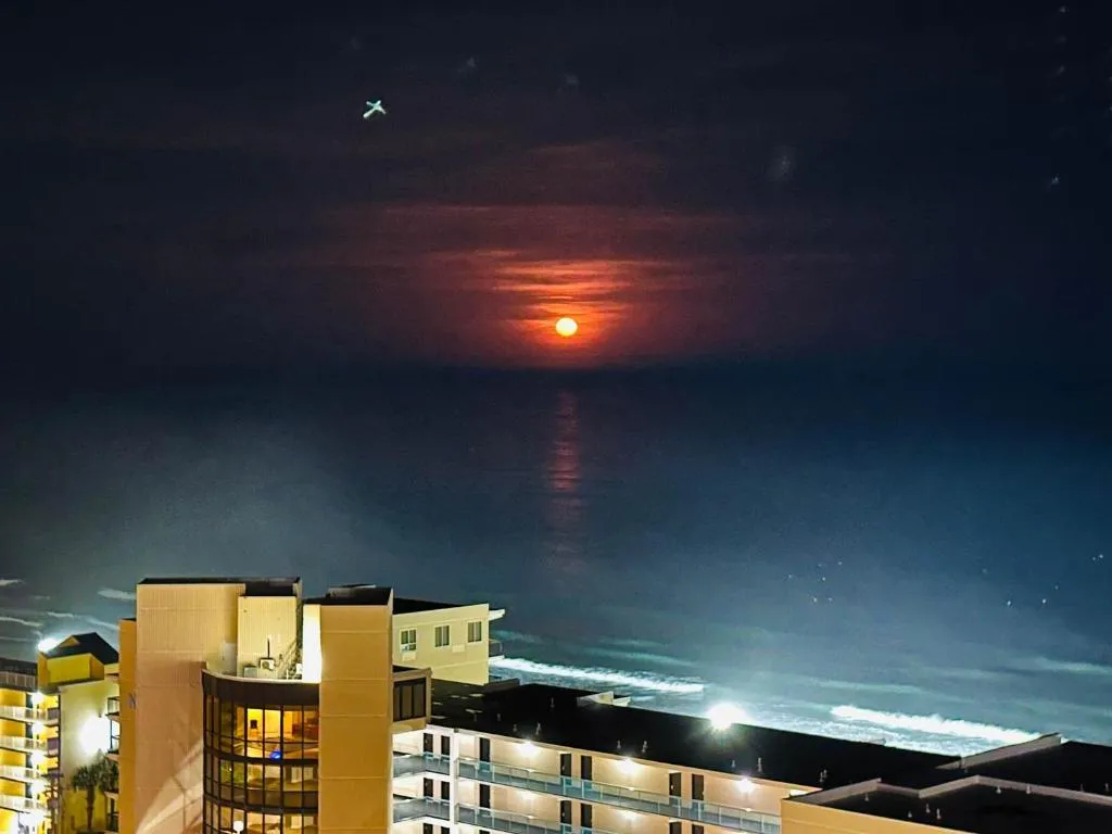Charming Beach View 3BR King Pool B152