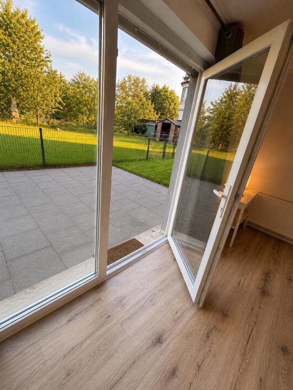 an open sliding glass door with a view of a patio at Moderne Terrassenwohnung mit privatem Eingang in Ennepetal