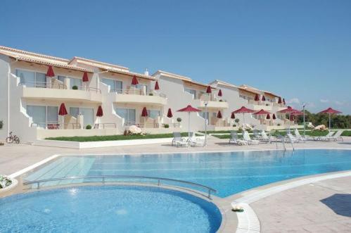 Bazén v ubytování Verde Al Mare Boutique Hotel nebo v jeho okolí