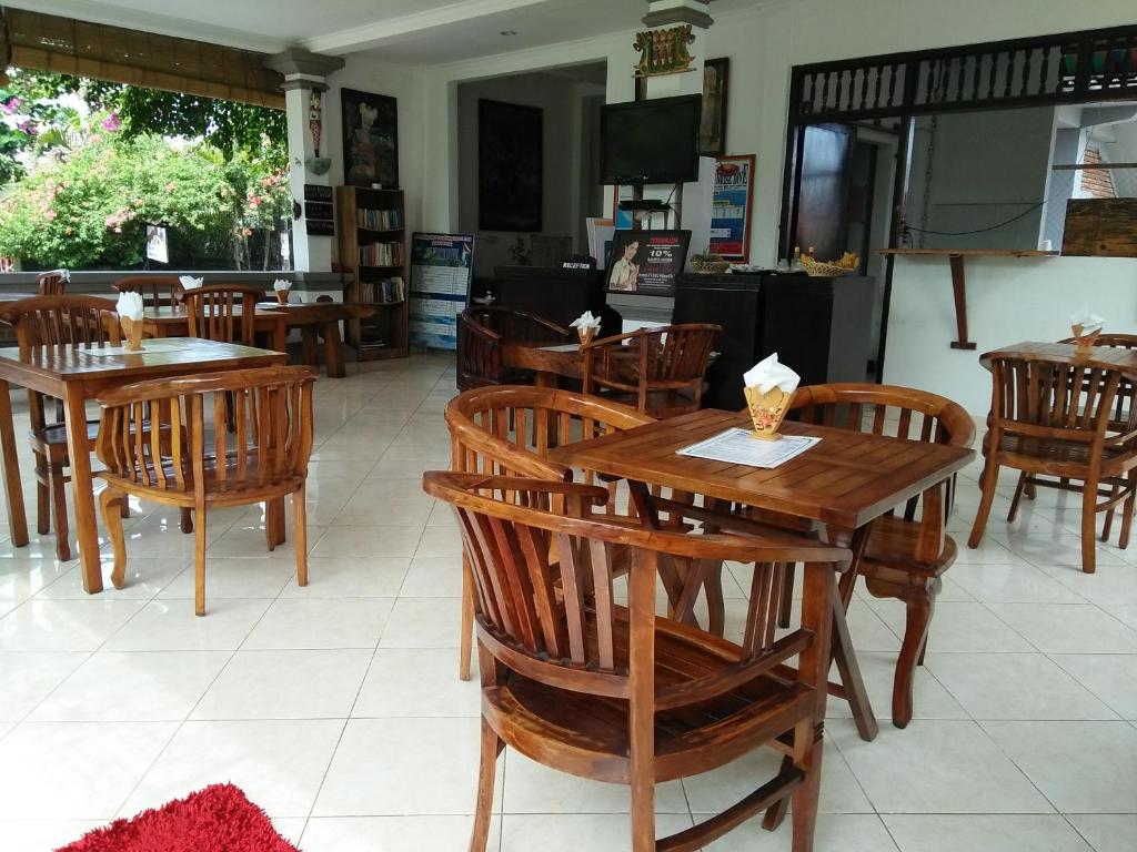 Restaurace v ubytování Puri Mandhara Lovina
