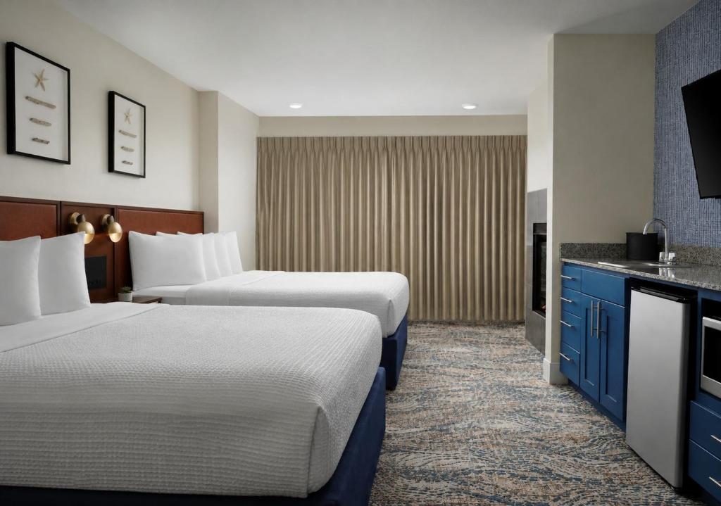 Starfish Manor Oceanfront Hotel - 