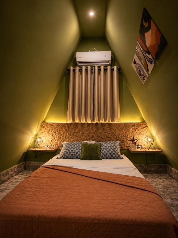 a small room with a bed in a attic at lux bungalows in Santa Catalina