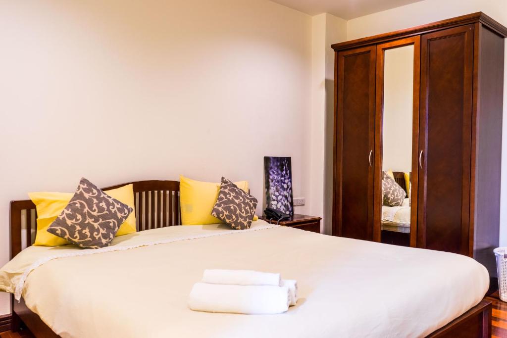 Cama o camas de una habitación en Kanavera Sriracha Hotel & Serviced Apartment