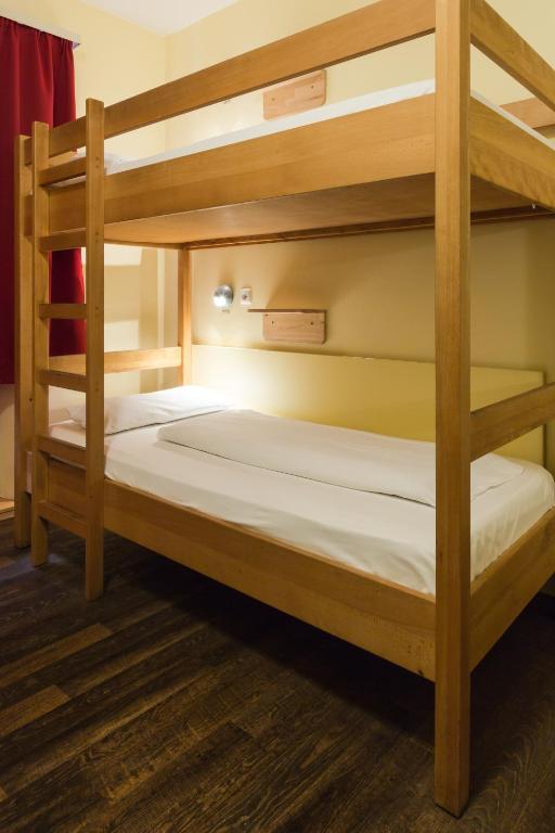 Euro Youth Hotel Munich - Triple Room With Shared Bathroom