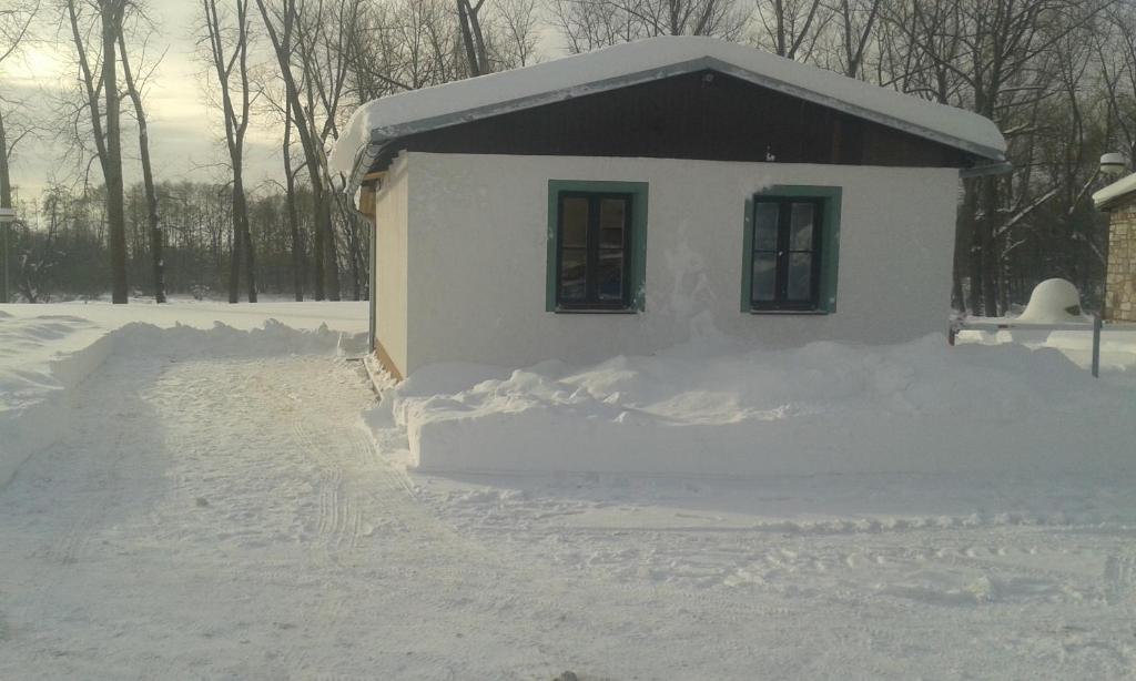 Family Bungalows & Camp v zimě