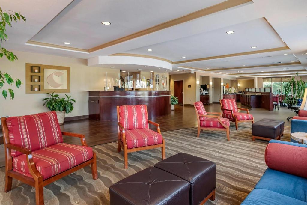 Comfort Suites Biloxi/Ocean Springs photo
