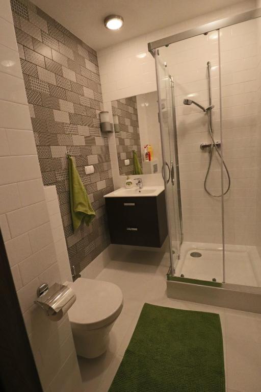 Kúpeľňa v ubytovaní Apartment Mona Warsaw przy stacji metra