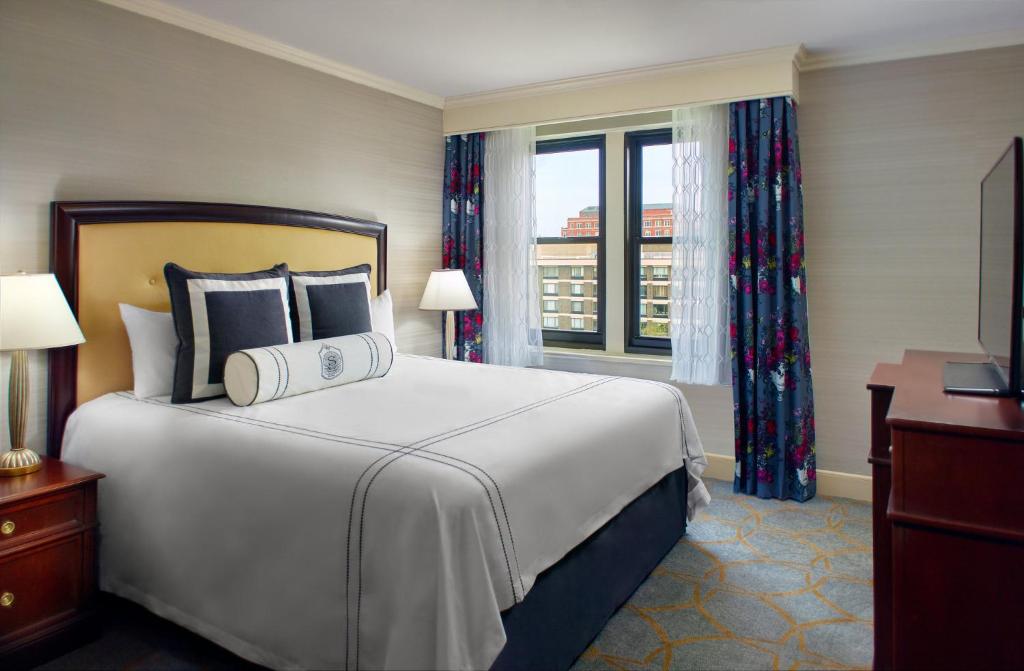 Omni Shoreham Hotel - 