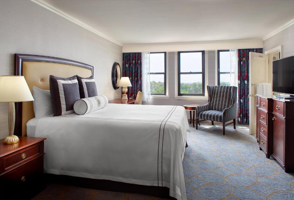 Omni Shoreham Hotel - 