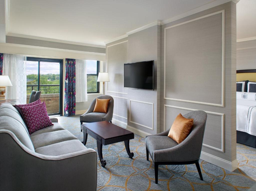 Omni Shoreham Hotel - 