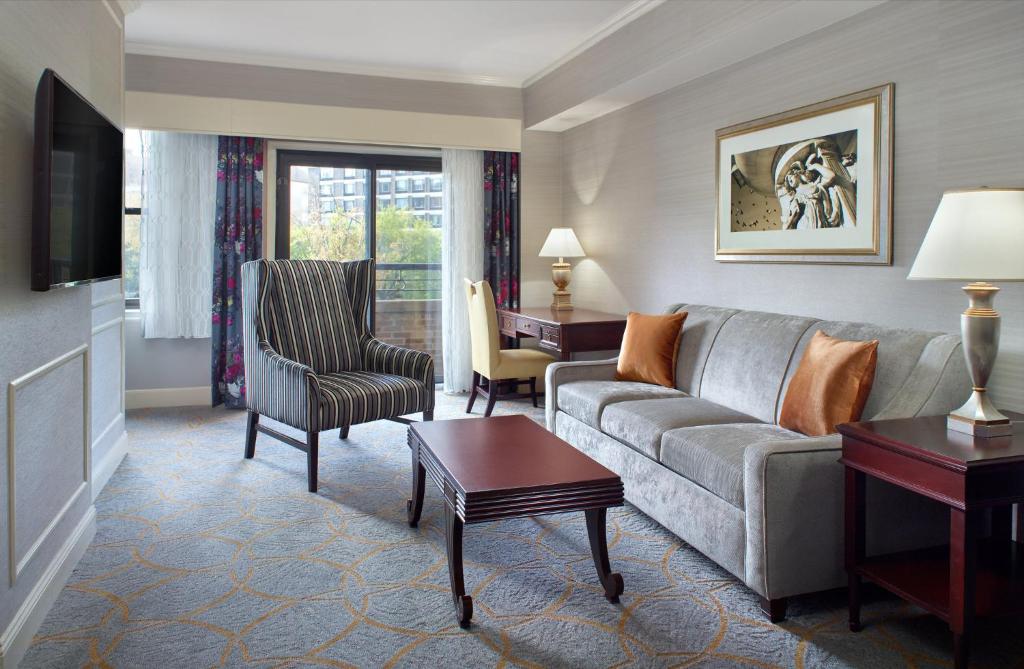 Omni Shoreham Hotel - 