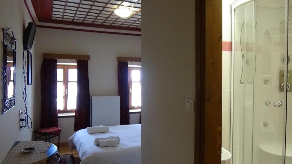 Postel nebo postele na pokoji v ubytování Elafotopos Hotel