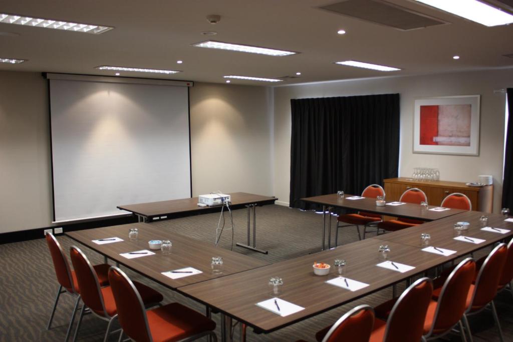 Konferenční prostory v ubytování Gladstone Downtown Central Apartment Hotel Official