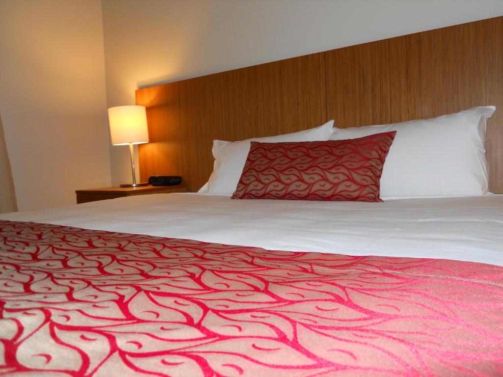 Postel nebo postele na pokoji v ubytování Gladstone Downtown Central Apartment Hotel Official