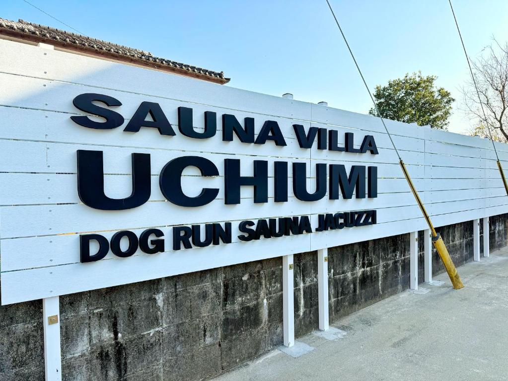 a sign that reads samana villa ukun dog run summit ne at Sauna villa uchiumi in Uchiumi