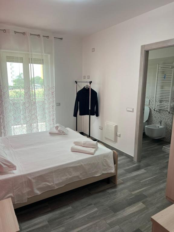 a white room with a bed and a bathroom at Paky' S House in Policoro