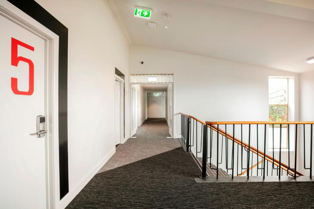 Nightcap at Camp Hill Hotel - Resim 45