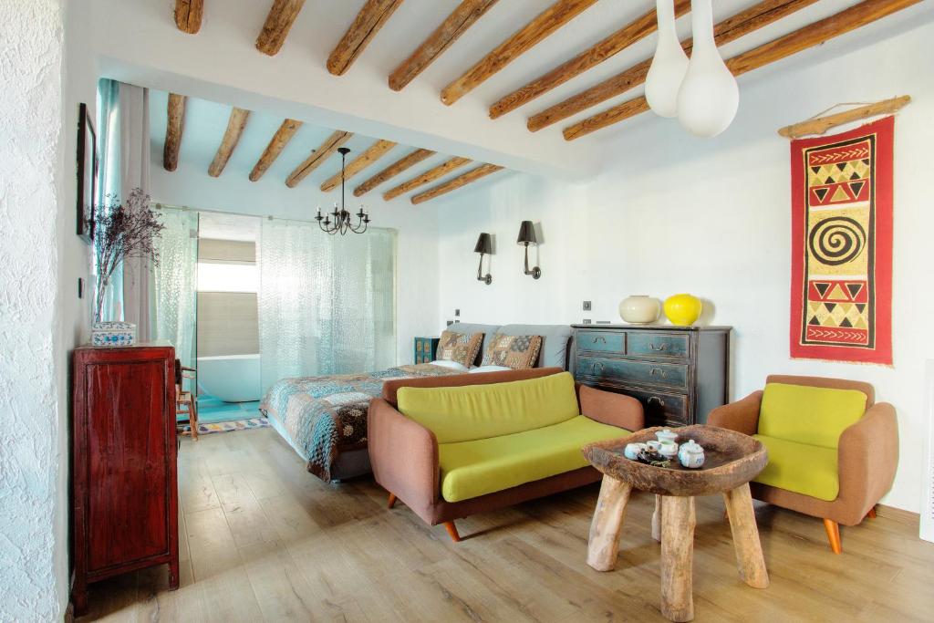 Hidden Hotel - Deluxe Double Room