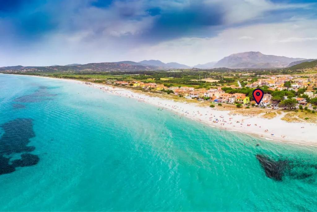 an aerial view of a beach and the ocean at Casa sul mare da Giovanna in La Caletta