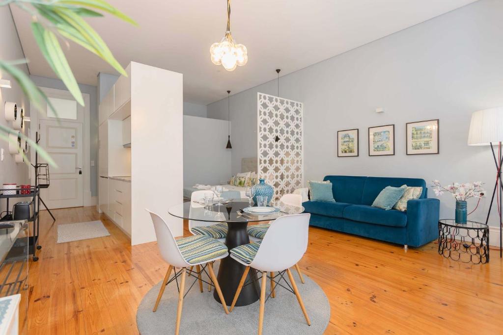 Liiiving in Porto - Blue Stylish Studio