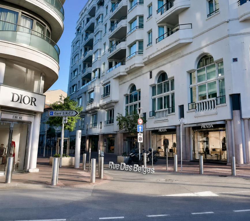 50m of palace of festival#Croisette#beach#city centre Cannes#Palace#aircondition#free WiFI#Private