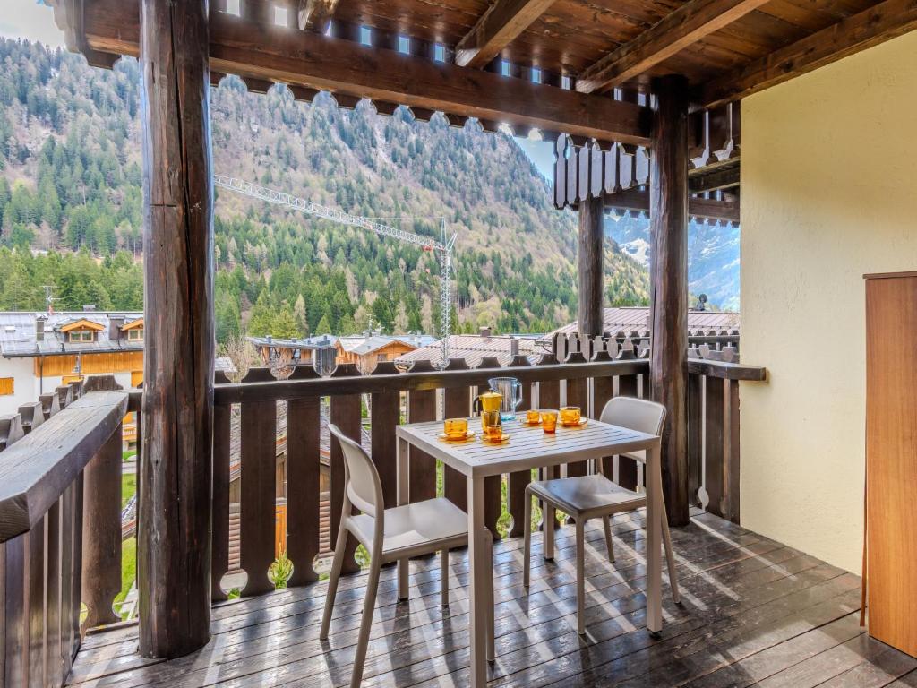 Apartment Fienili di Brenta 13 by Interhome, Madonna di Campiglio — foto della struttura 5
