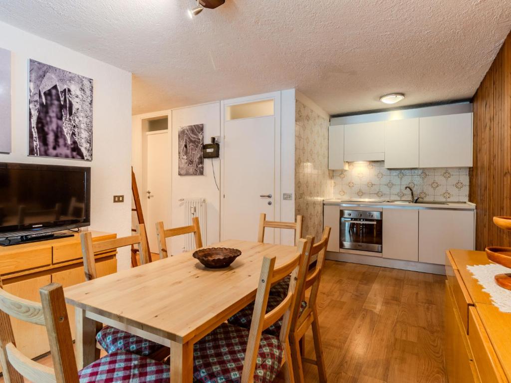 Apartment Fienili di Brenta 21 by Interhome, Madonna di Campiglio — foto della struttura 2