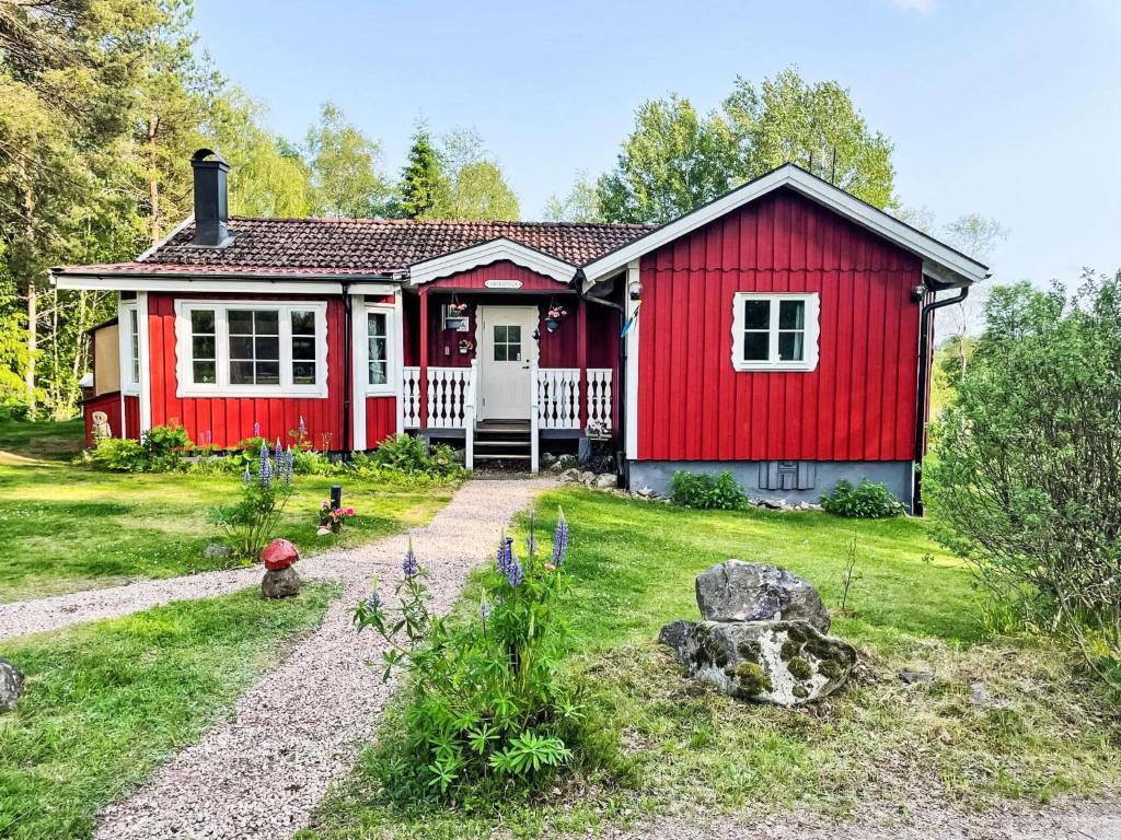Holiday Home Idyllisch gelegenes- ebenerdiges Haus mit Terrasse by Interhome