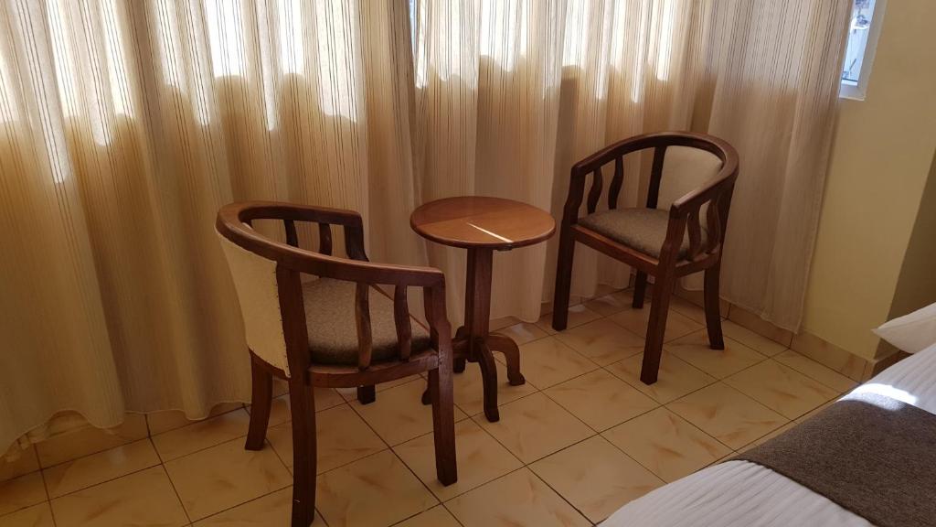 Postel nebo postele na pokoji v ubytování Regency Inn Tudor