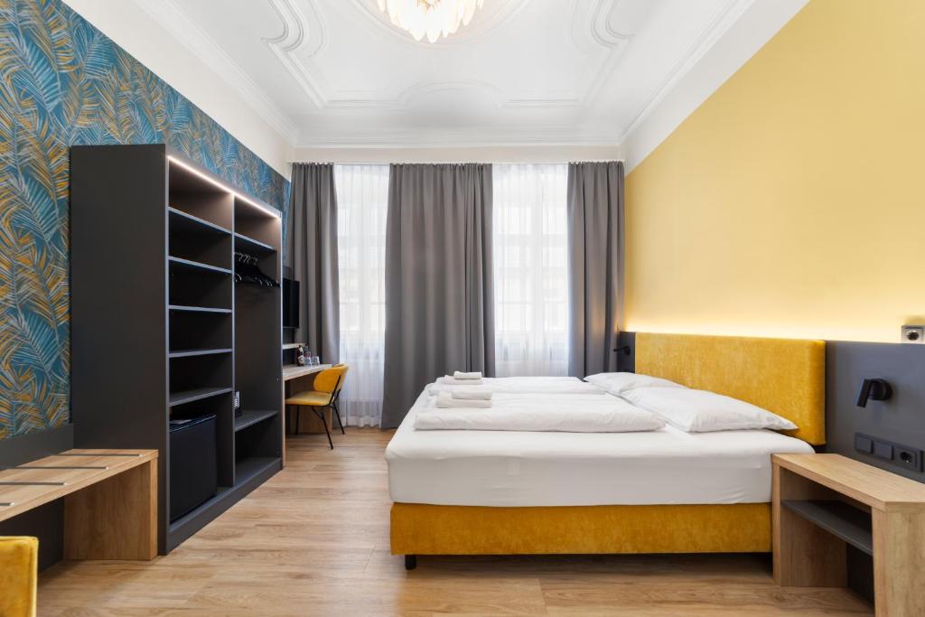 NEU - Sona Design Rooms - CITY CENTER - - Housity