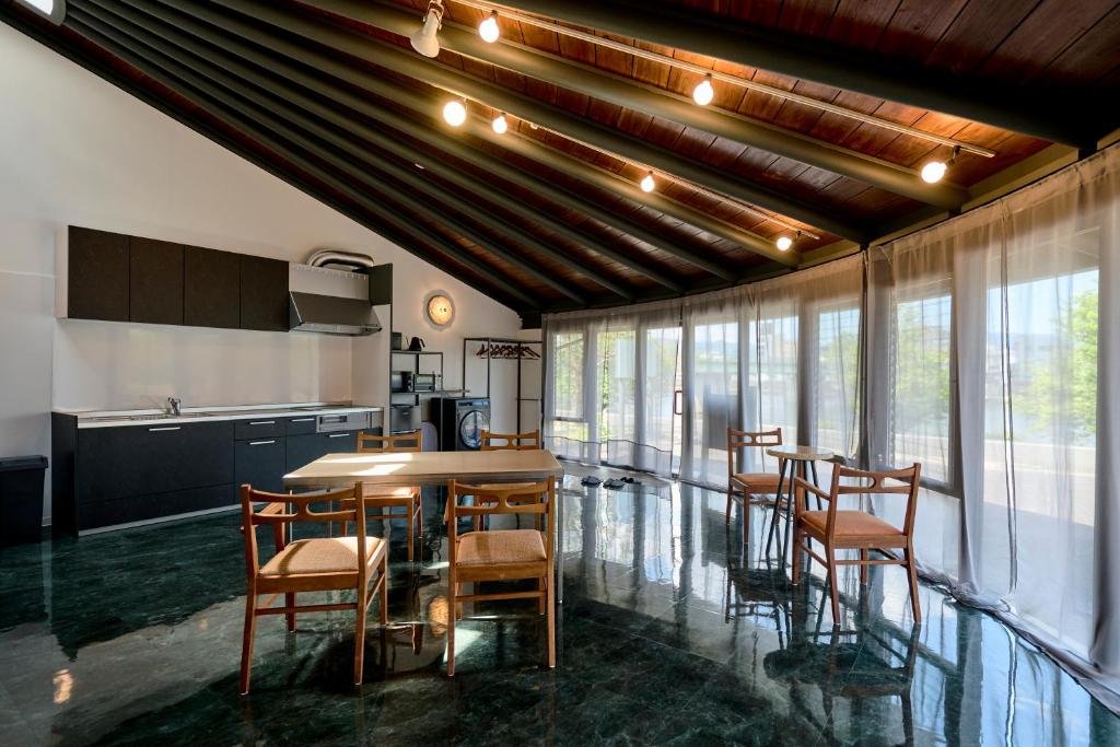 a kitchen with a table and chairs in a room at Suikomareso 2 水処稀荘 三隈川別館 in Hita