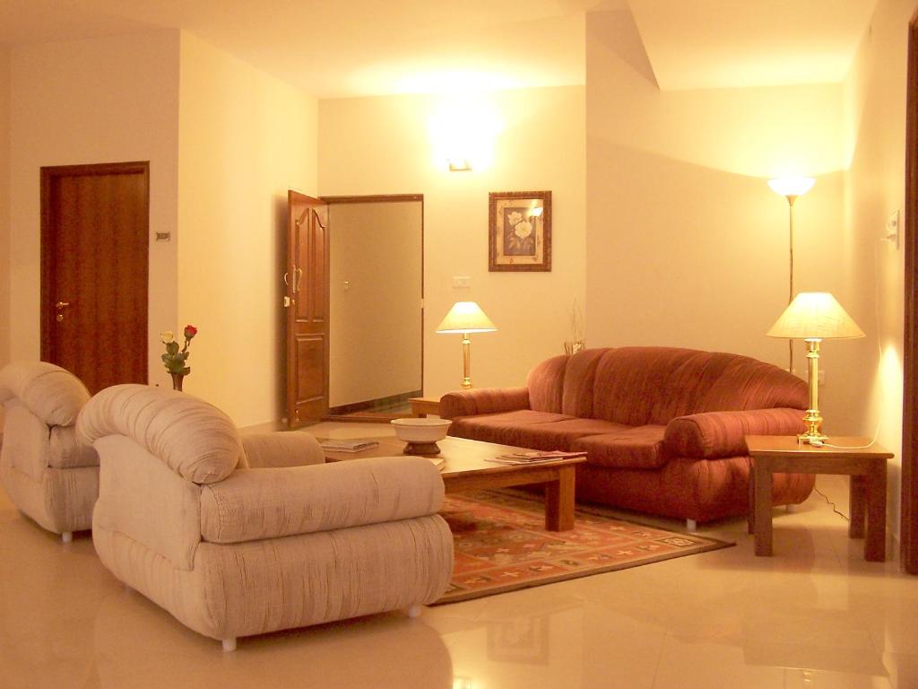 Sterling Living Space - Residency Road - Apartamento De Tres Habitaciones