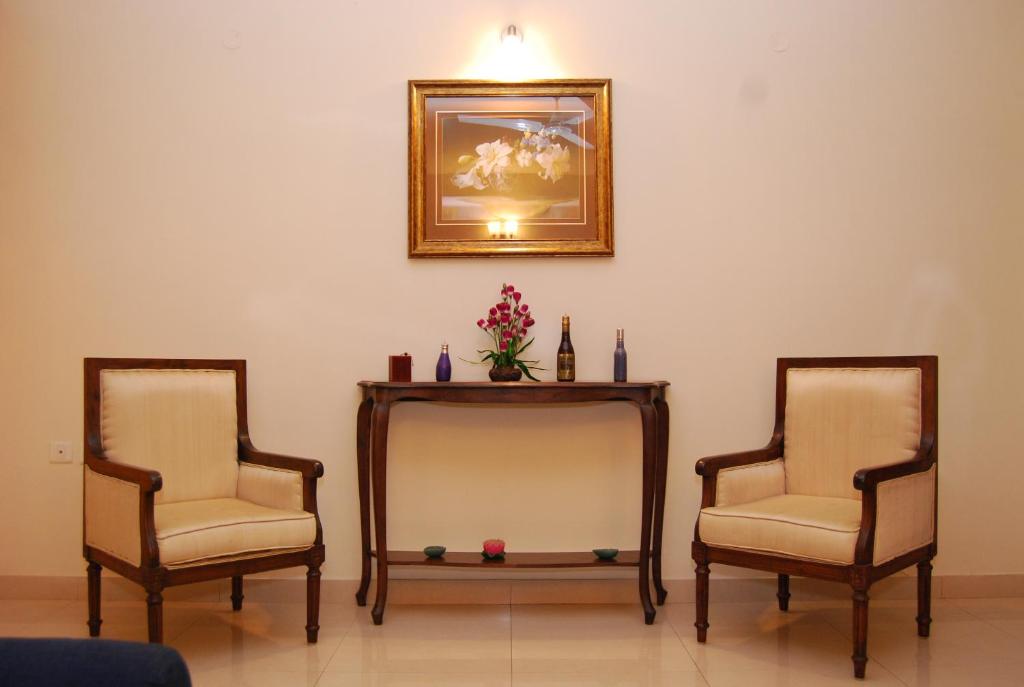 Sterling Living Space - Residency Road - Apartamento De Tres Habitaciones