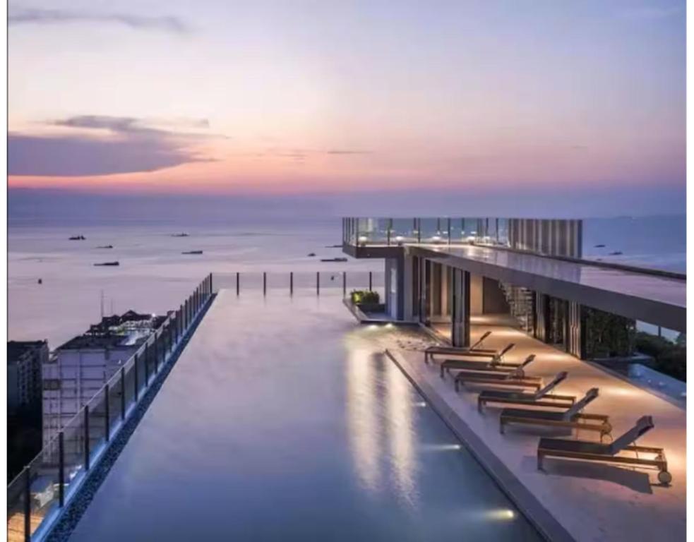 Modern 1BR at The Base Pattaya Central در پاتایا