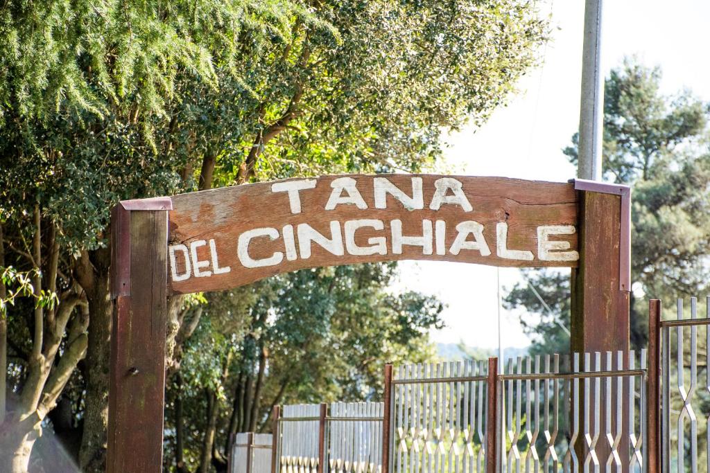 a sign that says tana delcheville in front of a fence at La Tana Del Cinghiale in Tirli