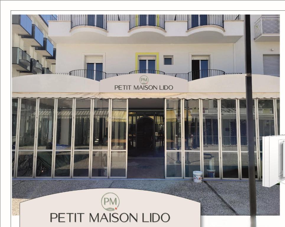 a view of the front of the fifth mission lido building at Petite Maison Lido in Cattolica