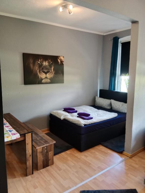 a small room with a bed and a table at Stadtnah an der Förde 65 2 in Flensburg