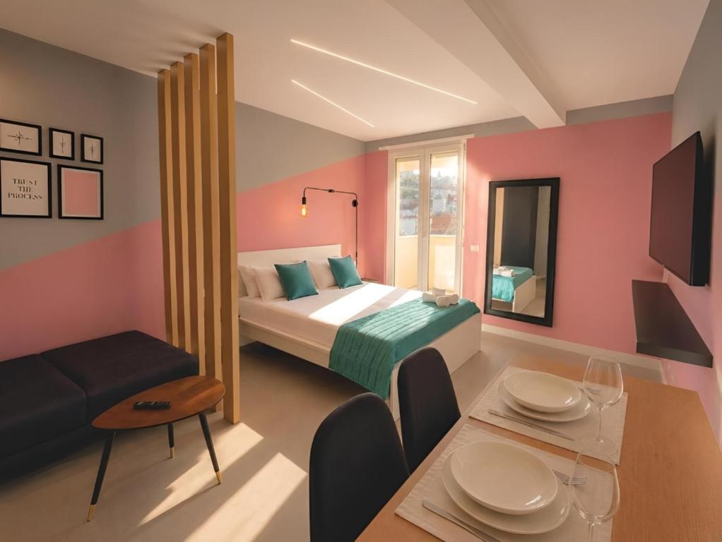 a bedroom with a bed and a table with chairs at Social Lodge Happiness Studios in Funchal