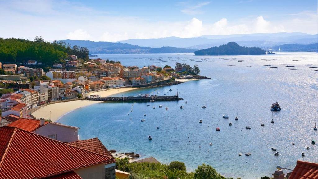 a view of a beach with people in the water at Hotel Nautilus in Raxó