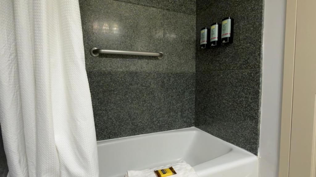 Best Western Oakbrook Inn photo